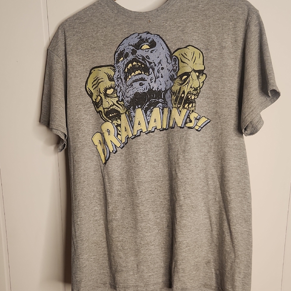 Men's Vintage Delta Gray Graphic Zombie BRAAAINS! Grunge Holes Stains T-shirt